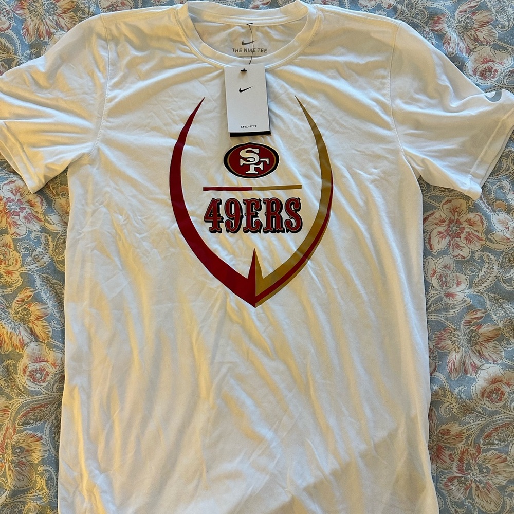 Nike Women’s White 49ers Graphic Tee